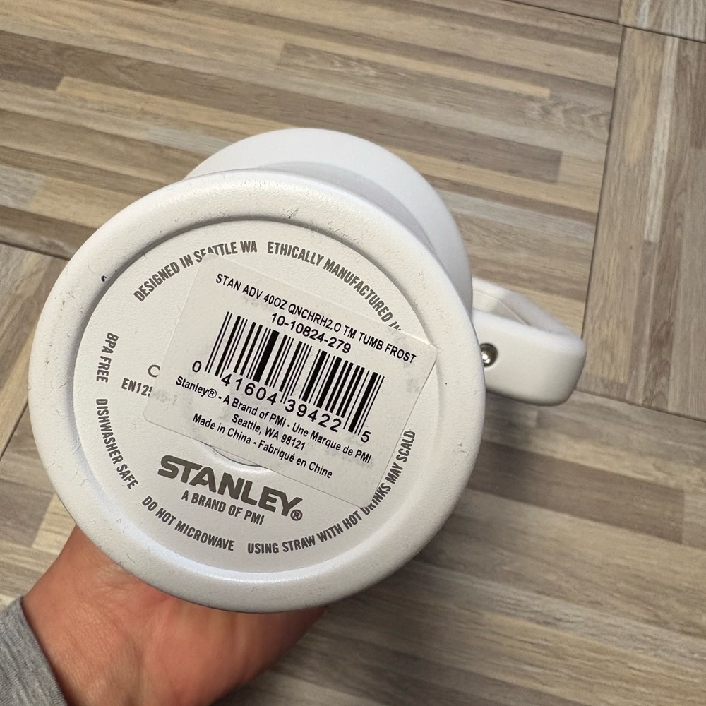 Stanley Silver and White Quencher Tumbler - Picture 5 of 5